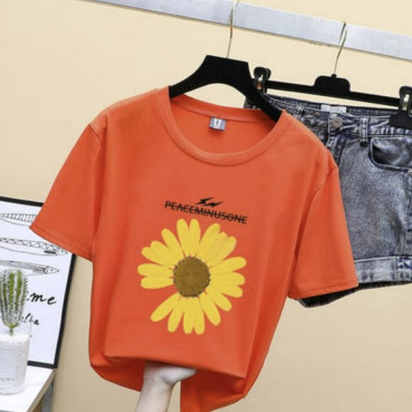 Women's Daisy Tee Great for Summer - Picture 4 of 8
